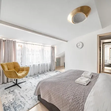 Апартаменти Cathedral Square 2 Bedroom By Reside Baltic Вільнюс